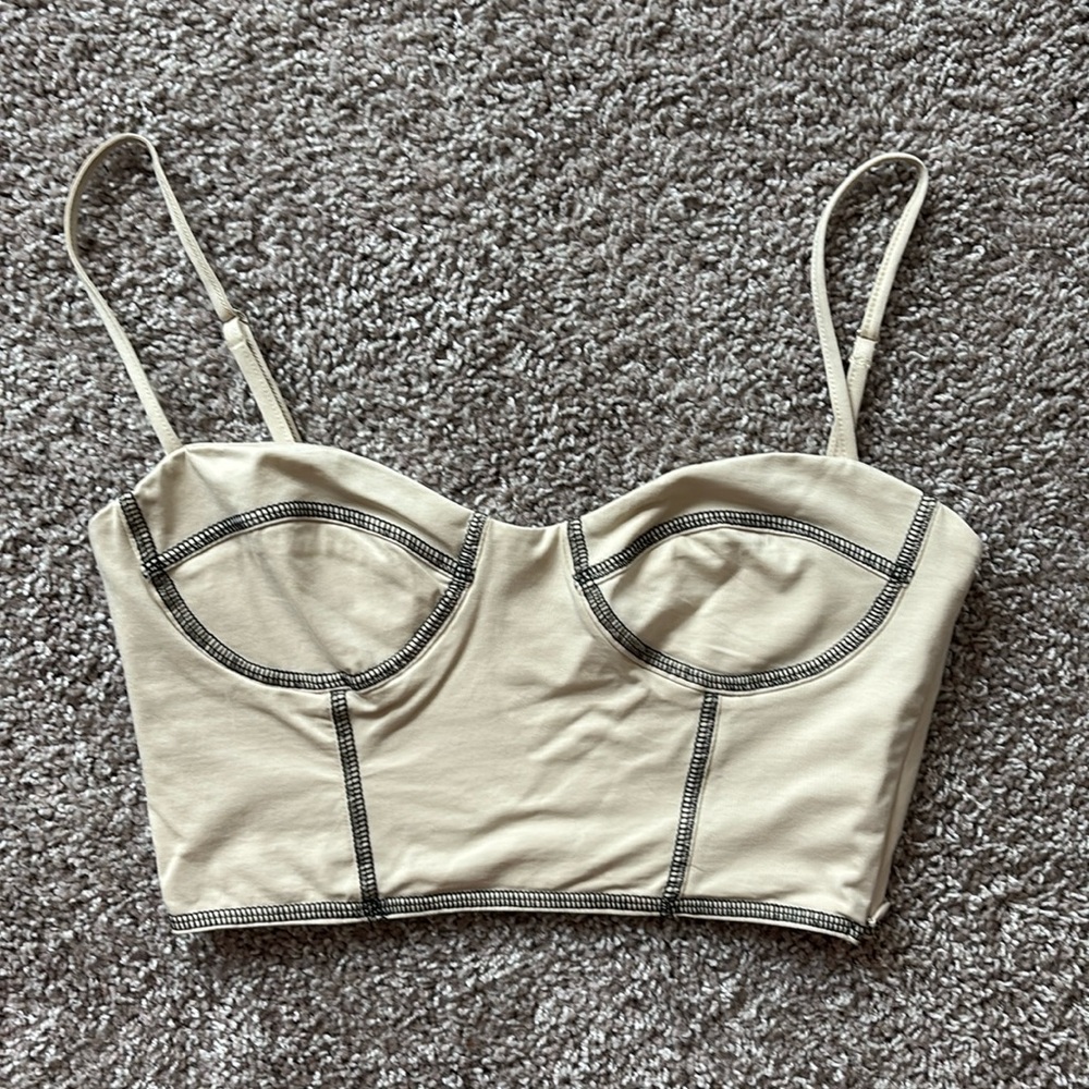 Black/beige crop top